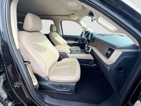 Used 2023 Ford Expedition Limited image 17
