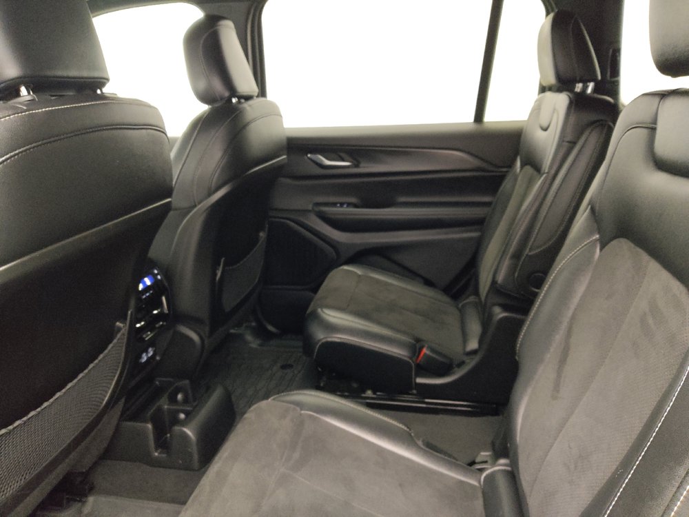 Used 2023 Jeep Grand Cherokee L Altitude AWD/4WD image 18