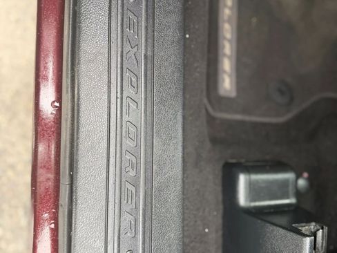 Used 2018 Ford Explorer XLT w/ Equipment Group 202A AWD/4WD image 18