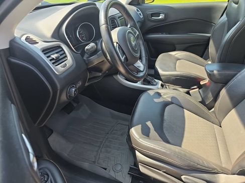 Used 2018 Jeep Compass Latitude FWD image 15