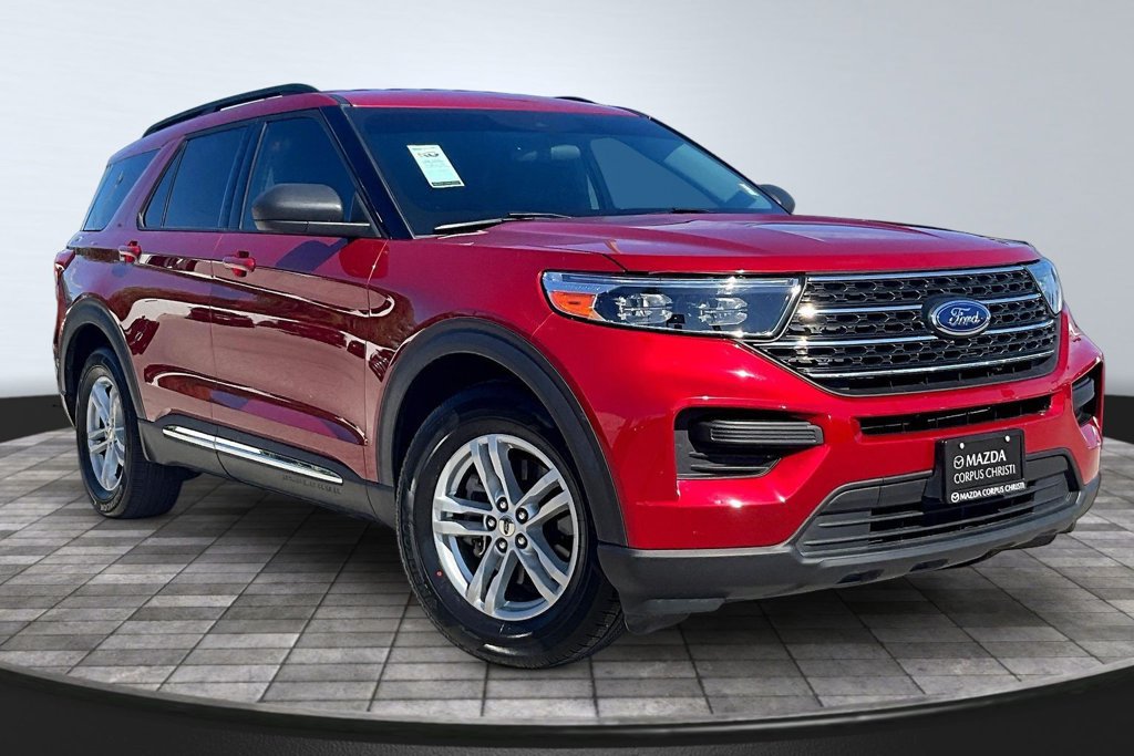 Used 2024 Ford Explorer XLT RWD image 4