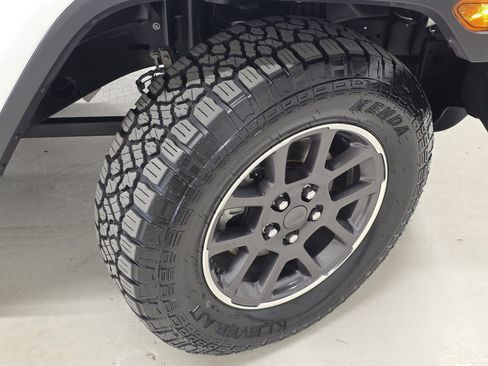 Used 2020 Jeep Gladiator Overland image 49