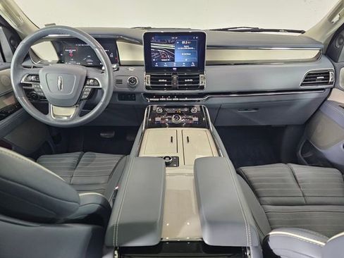 Used 2020 Lincoln Navigator Black Label w/ Cargo Convenience Package image 25