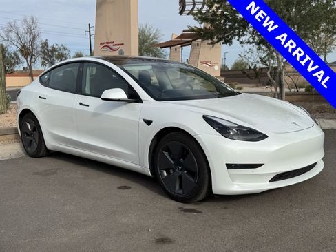 Used 2021 Tesla Model 3 Standard Range Plus image 1