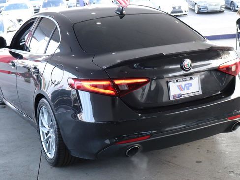 Used 2017 Alfa Romeo Giulia image 7
