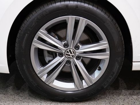 Used 2024 Volkswagen Jetta SE w/ Panoramic Sunroof Package FWD image 7