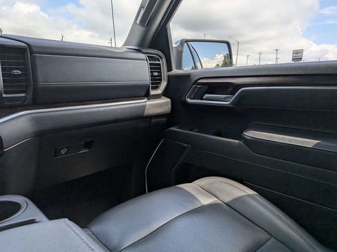 Used 2025 GMC Sierra 1500 SLT RWD image 16