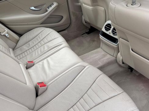Used 2019 Mercedes-Benz S 560 Sedan image 31