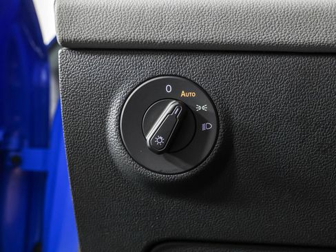 Used 2023 Volkswagen Taos SEL image 28