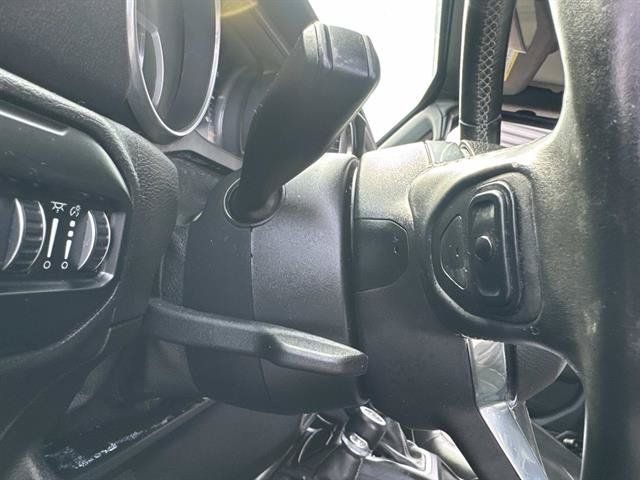 Used 2018 Jeep Wrangler Unlimited Sahara w/ Dual Top Group AWD/4WD image 9