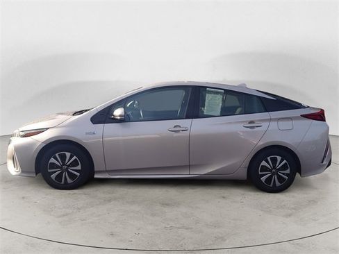 Used 2017 Toyota Prius Prime image 2