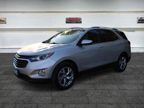 Used 2018 Chevrolet Equinox LT FWD image 3