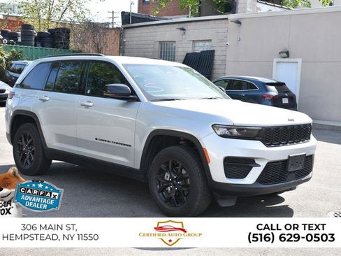 Used 2025 Jeep Grand Cherokee Altitude AWD/4WD image 4