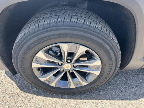Used 2026 Chevrolet Equinox LT w/ Safety and Technology Package FWD image 12