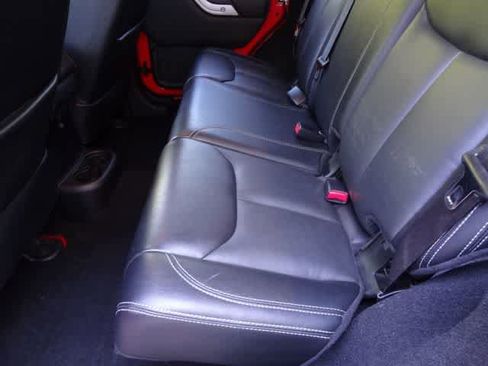 Used 2016 Jeep Wrangler Unlimited Rubicon AWD/4WD image 7