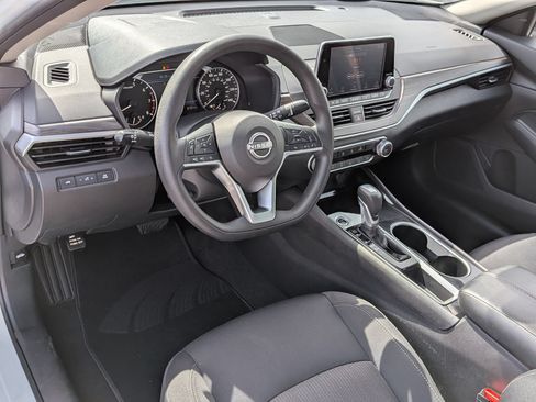 Used 2024 Nissan Altima 2.5 SV FWD image 16