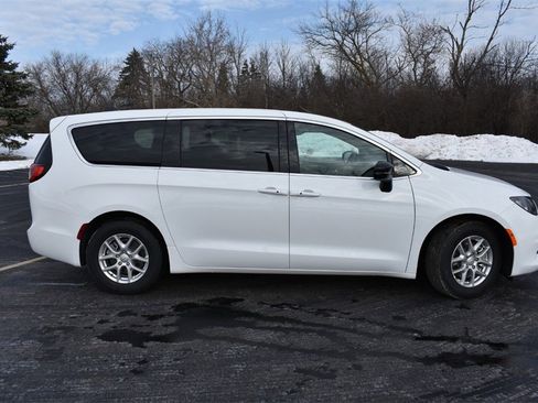 New 2026 Chrysler Voyager LX image 4