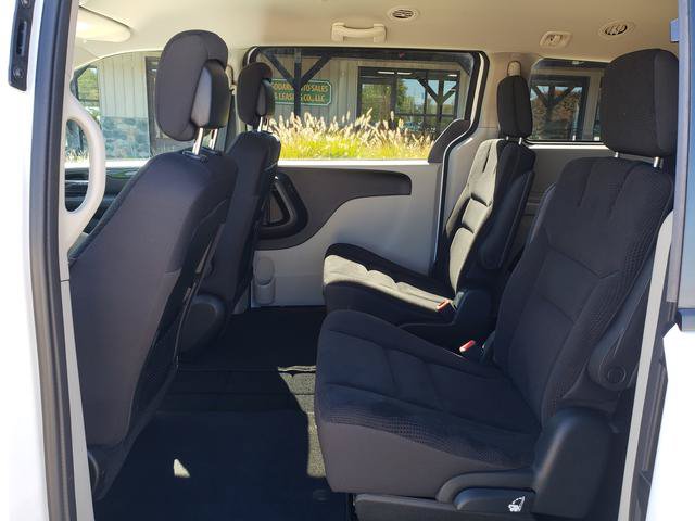 Used 2018 Dodge Grand Caravan SE w/ UConnect Hands-Free Group FWD image 13