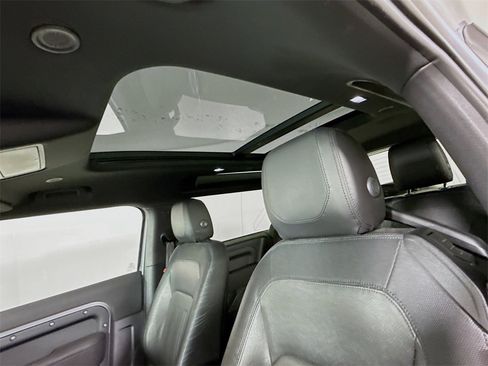 Used 2022 Land Rover Defender 90 X-Dynamic S image 24