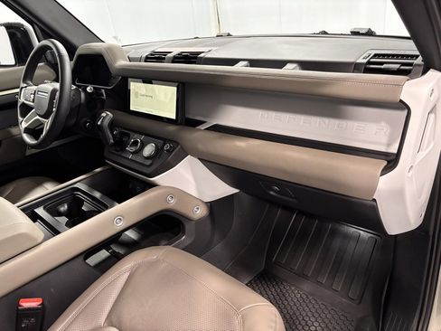 Used 2024 Land Rover Defender 110 X-Dynamic SE image 16