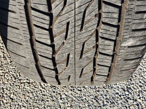 Used 2024 GMC Yukon XL SLT w/ SLT Luxury Package image 11