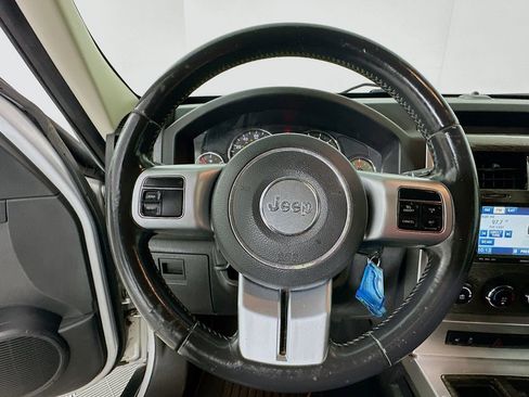 Used 2011 Jeep Liberty 70th Anniversary image 18