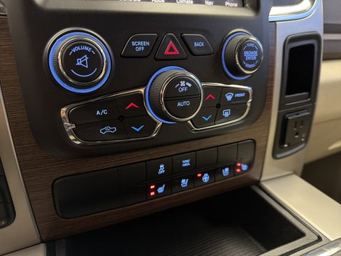 Used 2014 RAM 1500 Laramie w/ Convenience Group image 22