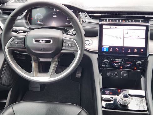 Used 2024 Jeep Grand Cherokee L Limited image 26