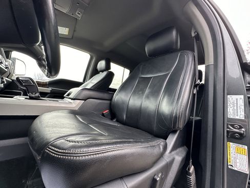 Used 2020 Ford F150 Lariat w/ Trailer Tow Package image 27