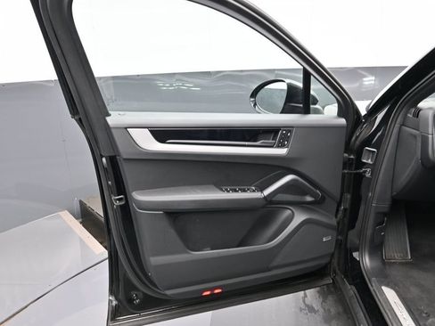 Certified 2024 Porsche Cayenne S w/ Premium Package Plus (PP1) AWD/4WD image 8