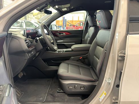 New 2026 Chevrolet Traverse Z71 w/ Driver Confidence Package AWD/4WD image 13