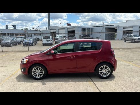 Used 2016 Chevrolet Sonic LT w/ Wheels and Fog Lamp Package FWD image 3
