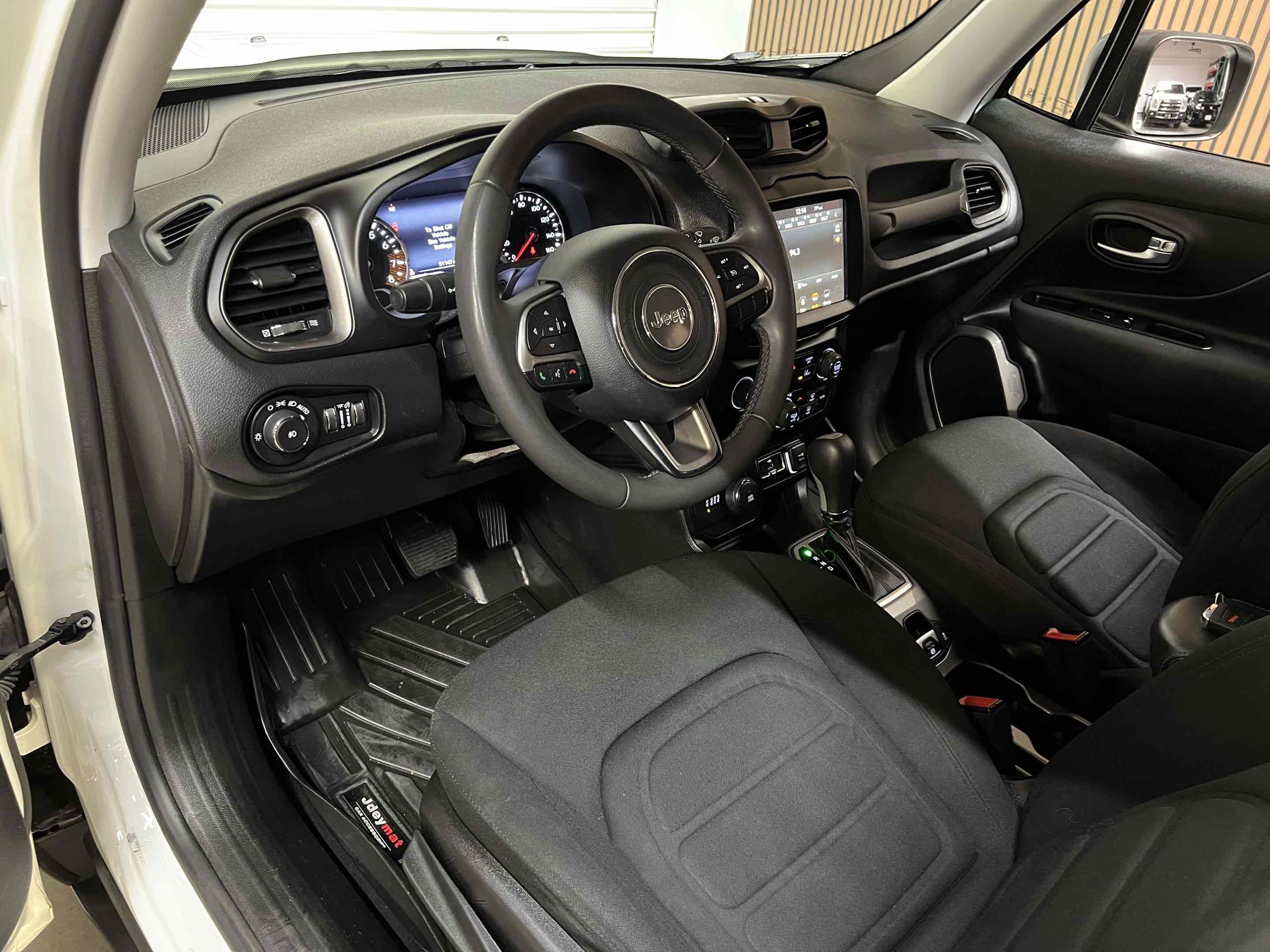 Used 2022 Jeep Renegade Latitude AWD/4WD image 3
