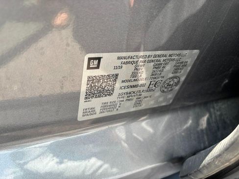 Used 2020 Cadillac Escalade Premium Luxury w/ Escalade Sport Edition AWD/4WD image 18
