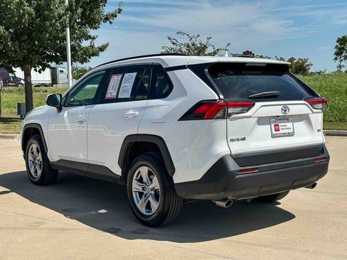 Used 2025 Toyota RAV4 XLE FWD image 5