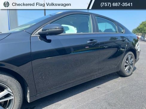 Used 2023 Kia Forte LXS w/ LXS Technology Package FWD image 3