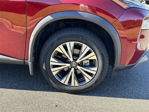 Used 2021 Nissan Rogue SV w/ Premium Package image 11