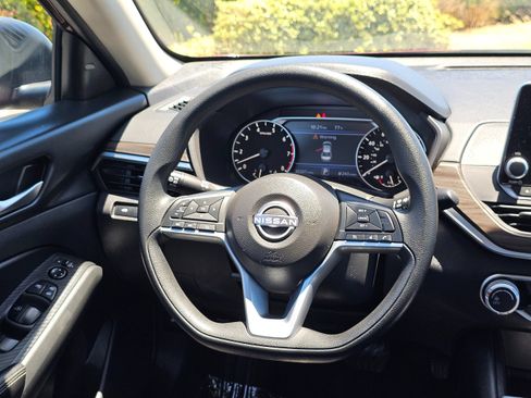 Used 2025 Nissan Altima 2.5 SV FWD image 22