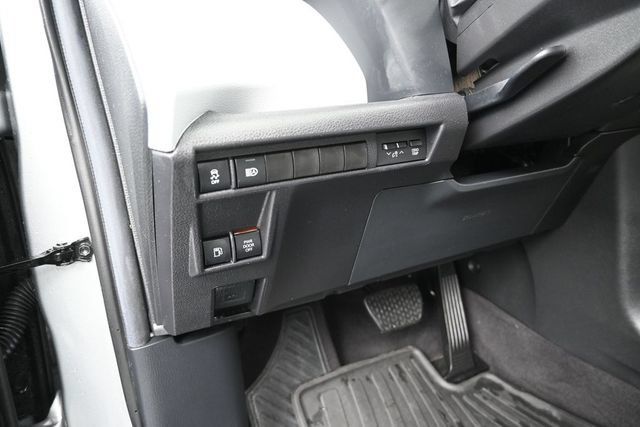Used 2025 Toyota Sienna XLE FWD image 22
