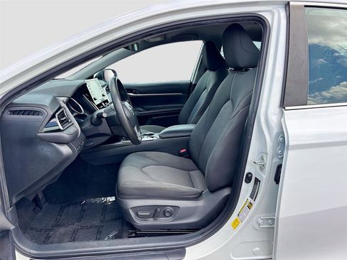 Used 2022 Toyota Camry LE FWD image 19