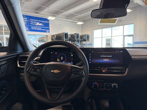 Used 2025 Chevrolet TrailBlazer LT AWD/4WD image 10