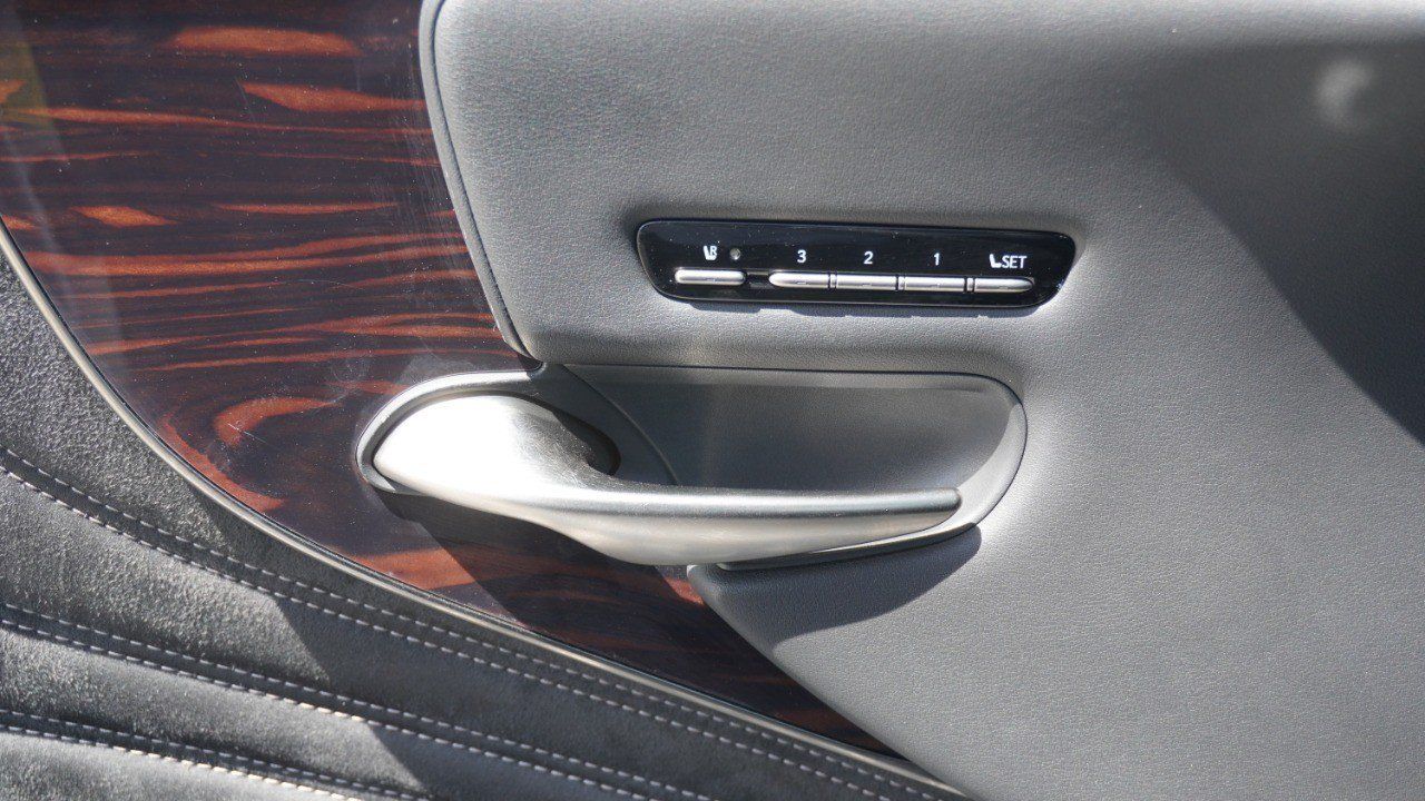Used 2018 Lexus LS 500 w/ Interior Upgrade Package RWD image 23
