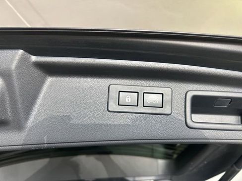 Used 2023 Subaru Forester Premium AWD/4WD image 7