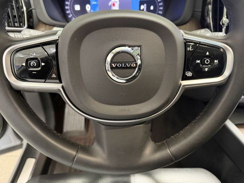 Used 2023 Volvo XC60 B5 Ultimate w/ Climate Package FWD image 13