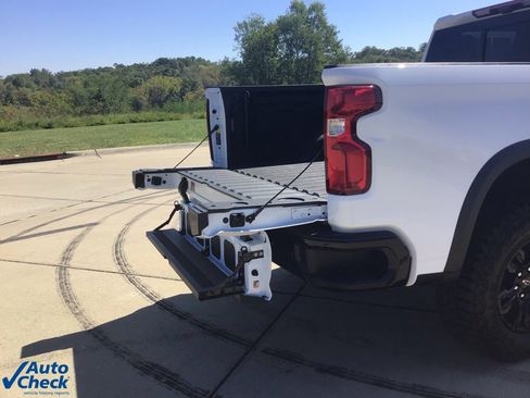 Used 2025 Chevrolet Silverado 1500 ZR2 w/ Technology Package image 9