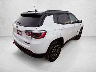 Used 2025 Jeep Compass Trailhawk AWD/4WD video 4