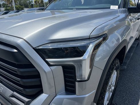 Used 2022 Toyota Tundra SR5 w/ SR5 Convenience Package AWD/4WD image 6