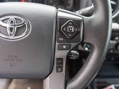 Used 2019 Toyota Tacoma TRD Off-Road w/ Technology Package AWD/4WD image 18
