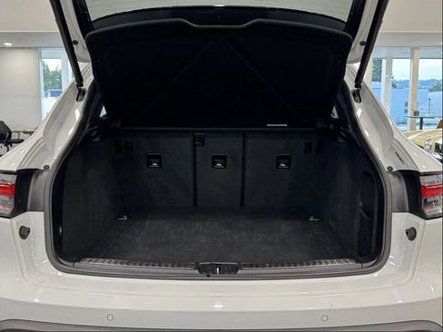 Used 2024 Porsche Macan image 7