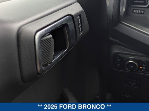 New 2025 Ford Bronco Badlands image 25